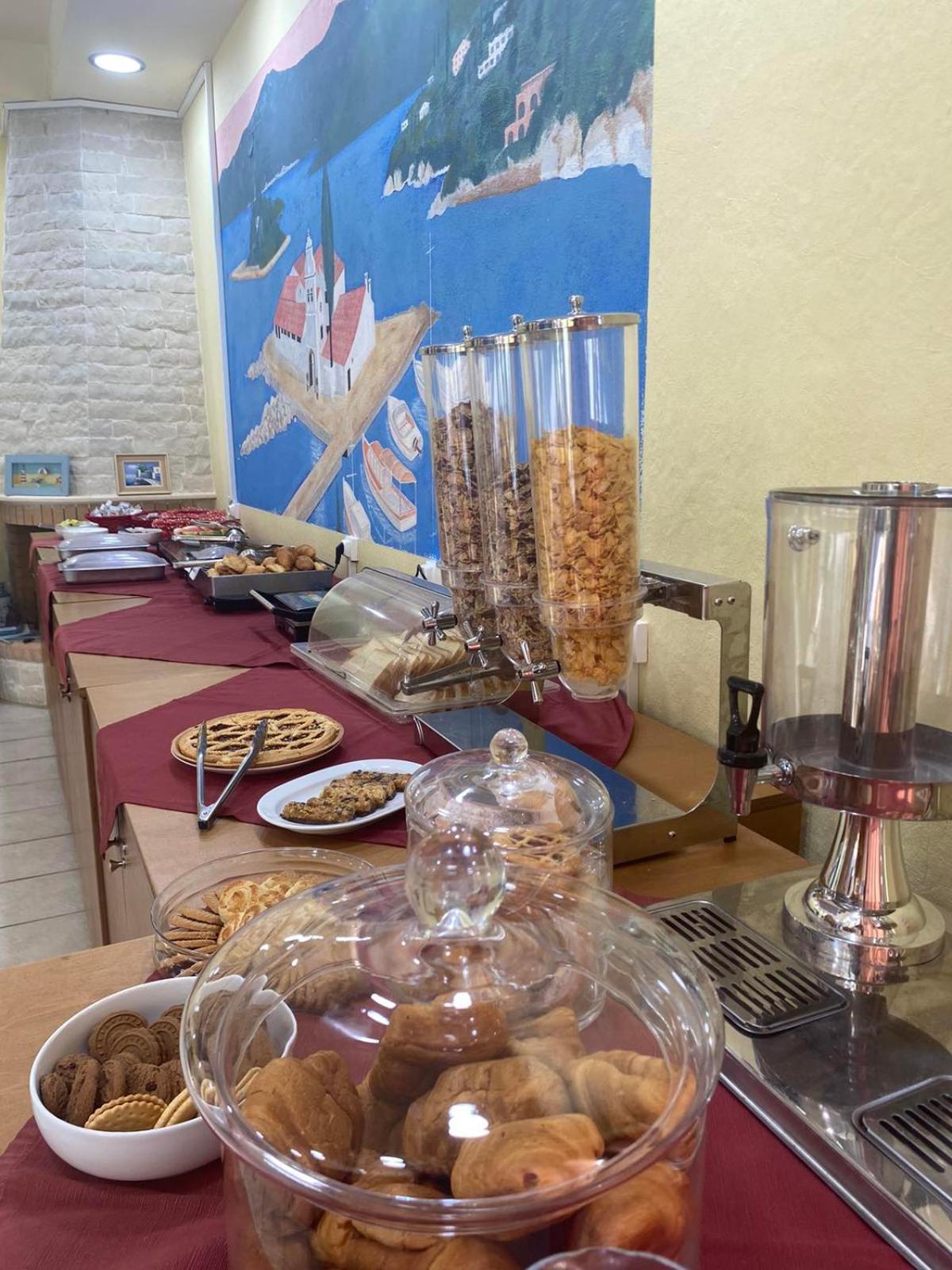 בניטסס Corfu Hotel Apartments מראה חיצוני תמונה
