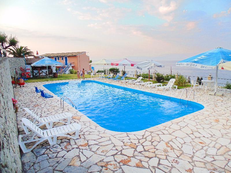 בניטסס Corfu Hotel Apartments מראה חיצוני תמונה