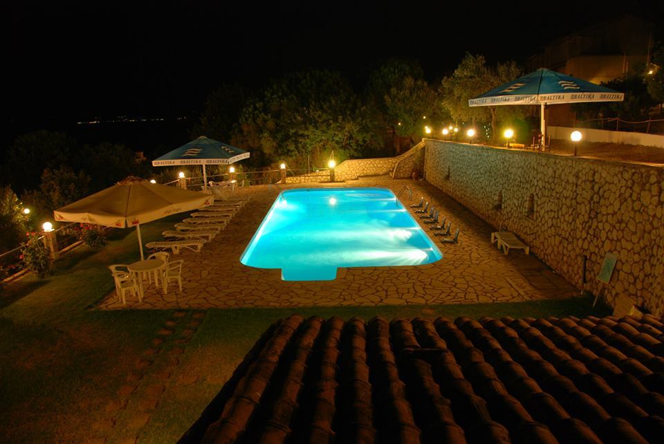 בניטסס Corfu Hotel Apartments מראה חיצוני תמונה